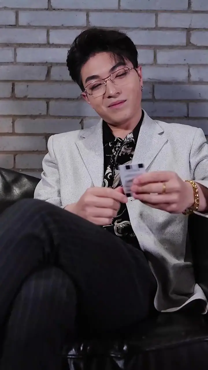 《神豪重启100》：逆袭人生，钞能力背后的选择与救赎，你的人生是否也能重来？